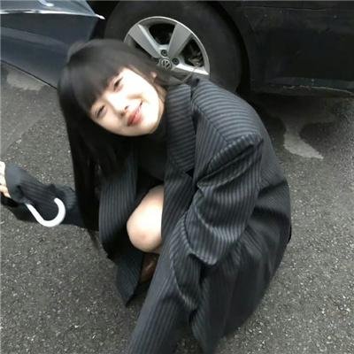 穿风信子蓝的少女