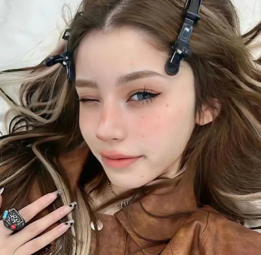笼中女囚