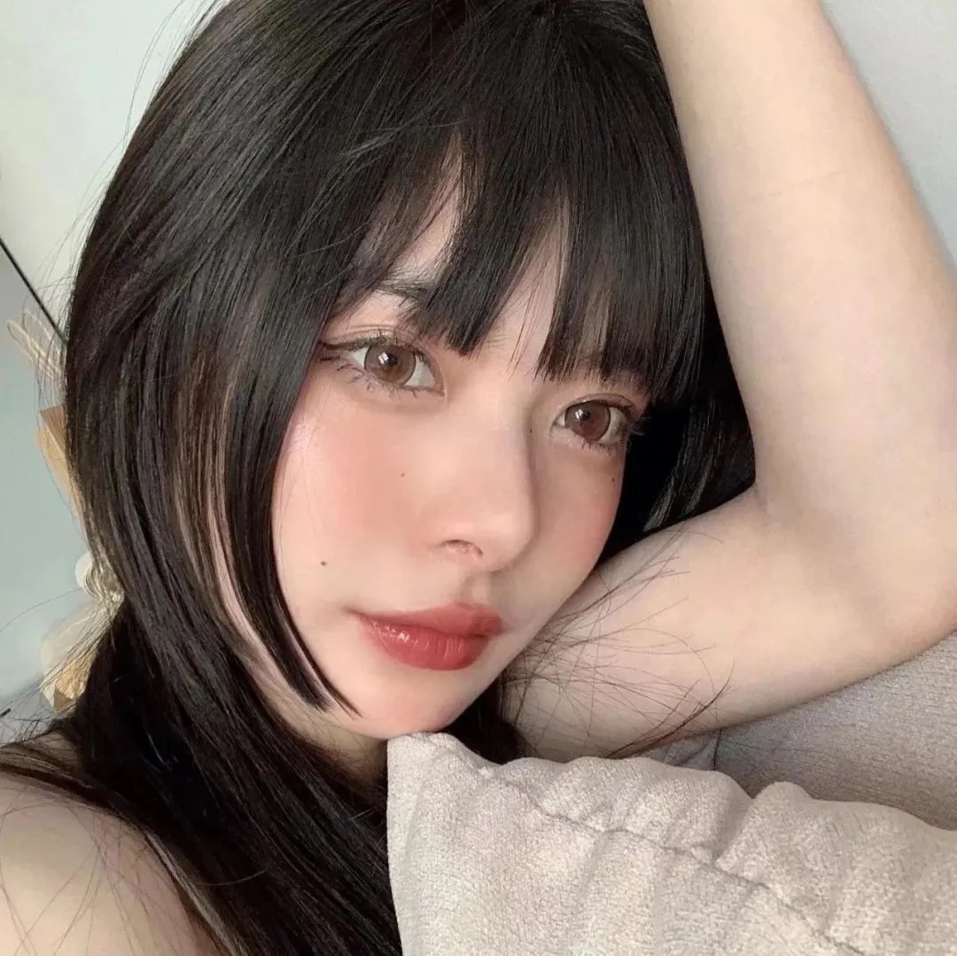 小姑娘艾萝依